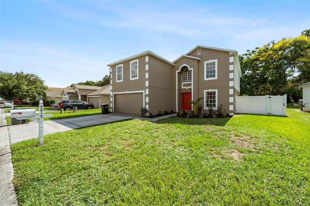 Picture of 5615 Oakwood Knoll Drive, Lakeland, FL 33811