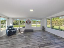 Picture of 510 Harbor Drive S, Venice, FL 34285