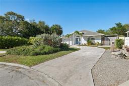 Picture of 212 14Th Place, Vero Beach, FL 32960