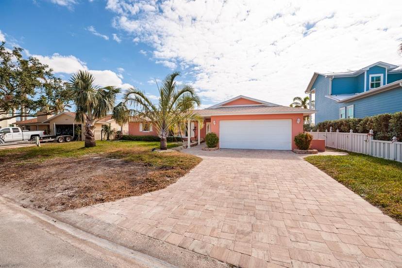 Picture of 825 116Th Avenue, Treasure Island FL 33706