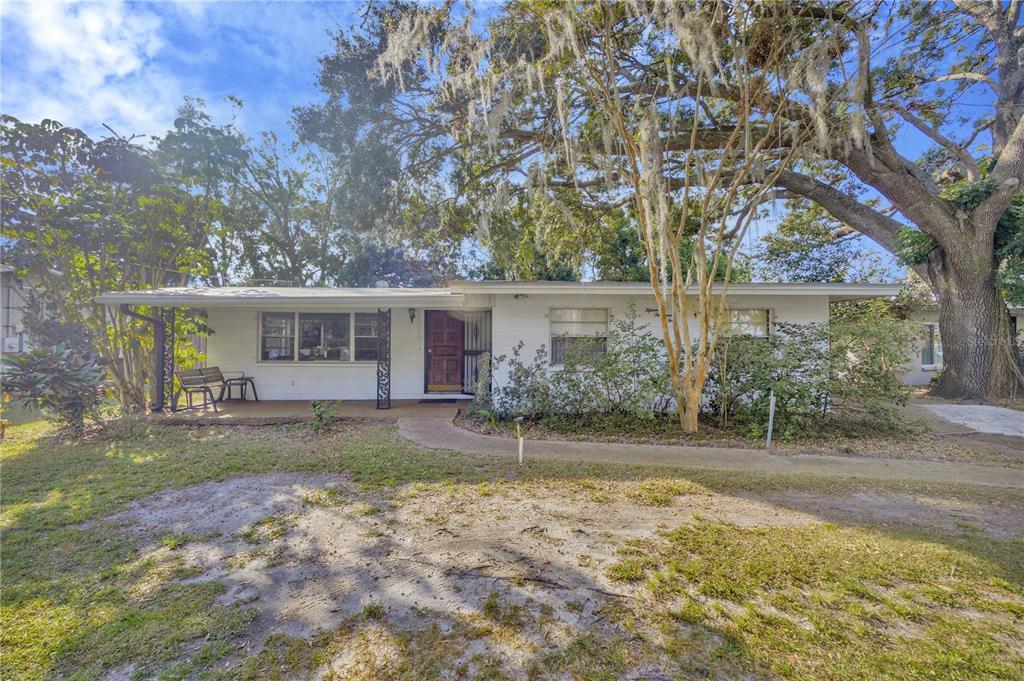 Picture of 15040 Lake Magdalene Boulevard, Tampa, FL 33618