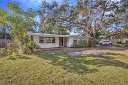 Picture of 15040 Lake Magdalene Boulevard, Tampa, FL 33618