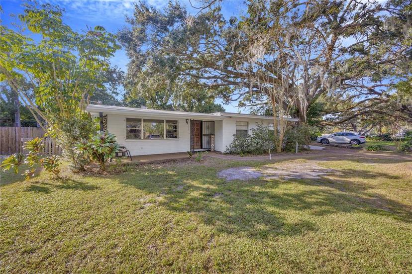 Picture of 15040 Lake Magdalene Boulevard, Tampa FL 33618