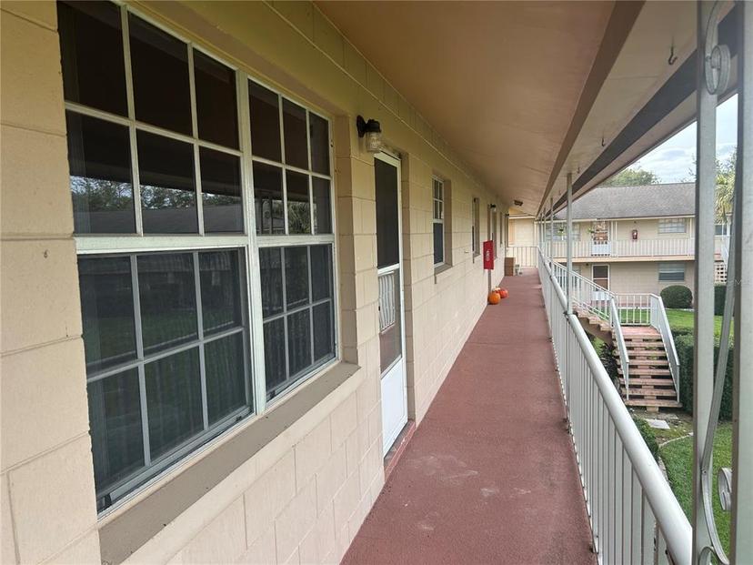 Picture of 1100 E Caroline Street Unit 216, Tavares FL 32778