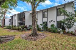 Picture of 1281 Pine Ridge Circle E Unit H1, Tarpon Springs, FL 34688