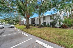 Picture of 1281 Pine Ridge Circle E Unit H1, Tarpon Springs, FL 34688