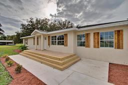 Picture of 1518 Lakeside Drive, Deland, FL 32720