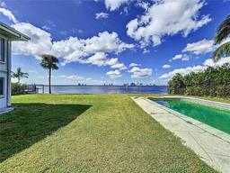 Picture of 560 Riviera Drive, Tampa, FL 33606