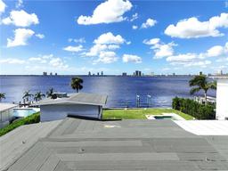 Picture of 560 Riviera Drive, Tampa, FL 33606