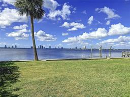 Picture of 560 Riviera Drive, Tampa, FL 33606