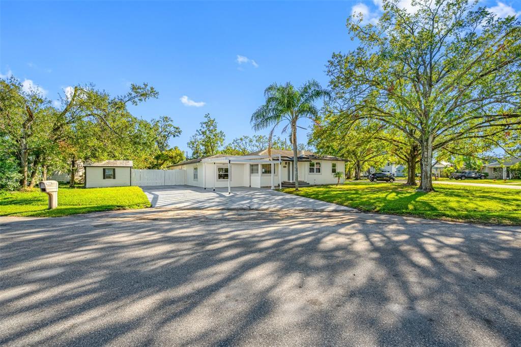 Picture of 4901 W Bartlett Drive, Tampa, FL 33603