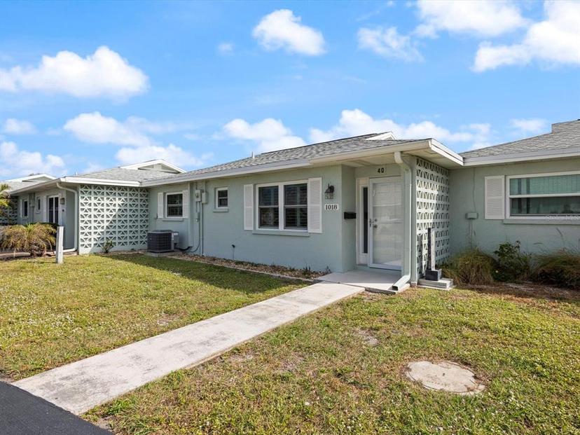 Picture of 1018 Beach Manor Circle Unit 40, Venice FL 34285