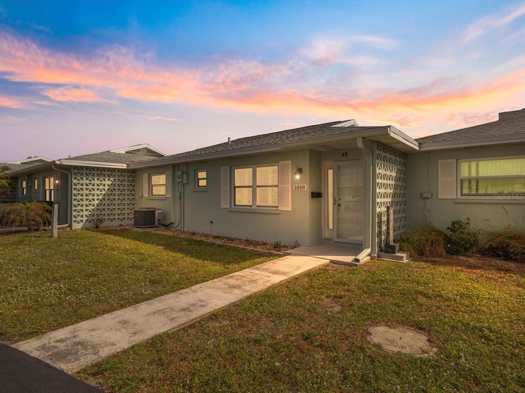 Picture of 1018 Beach Manor Circle Unit 40, Venice, FL 34285