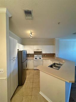 Picture of 3605 Conroy Road Unit 533, Orlando, FL 32839