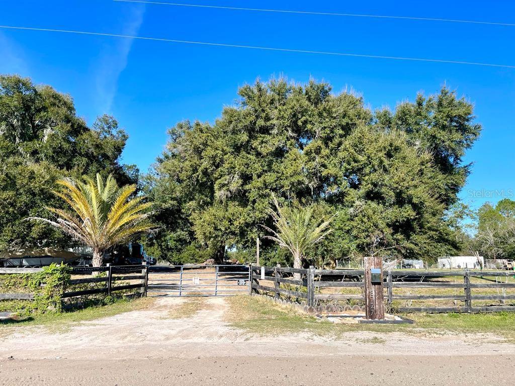 Picture of 18727 Baker Road, Umatilla, FL 32784