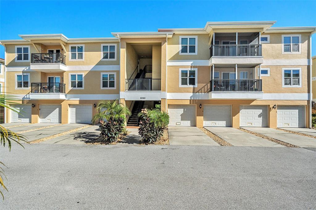 Picture of 5065 Royal Palms Way Unit 204, New Port Richey, FL 34652