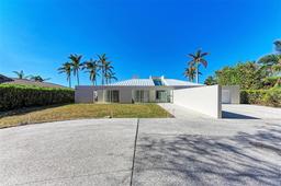 Picture of 320 S Shore Drive, Sarasota, FL 34234