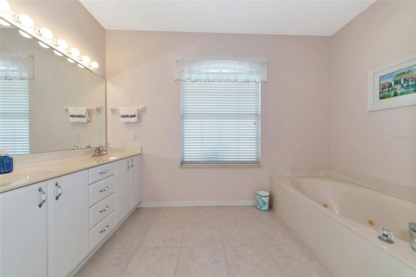 Picture of 4062 Green Tree Avenue, Sarasota FL 34233