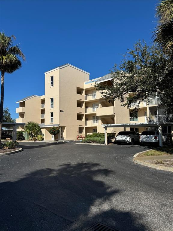 Picture of 4110 Ironwood Circle Circle Unit 204, Bradenton, FL 34209