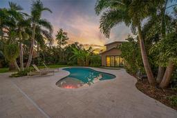 Picture of 1925 Beach Drive Se, St Petersburg, FL 33705