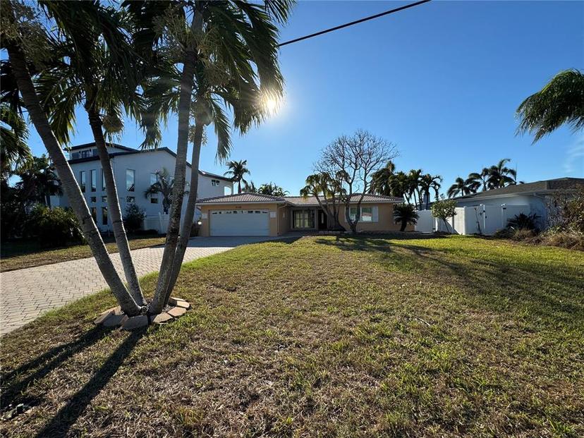 Picture of 10128 Yacht Club Drive, Treasure Island FL 33706