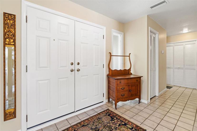 Picture of 10077 Linden Place Drive, Seminole FL 33776