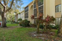 Picture of 1398 Shady Pine Way Unit H2, Tarpon Springs, FL 34688