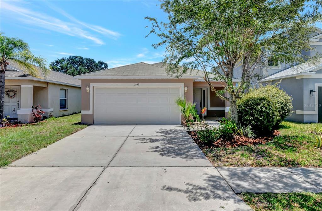 Picture of 7939 Carriage Pointe Dr, Gibsonton, FL 33534