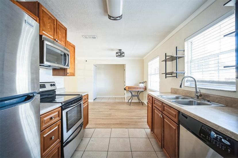 Picture of 200 Country Club Drive Unit 1402, Largo FL 33771