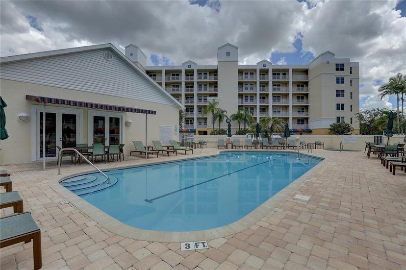 Picture of 1200 Country Club Drive Unit 2504, Largo FL 33771