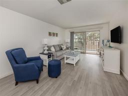 Picture of 533 Parkdale Mews Unit 533, Venice, FL 34285