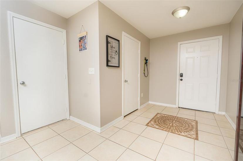 Picture of 2633 Edgewater Falls Drive, Brandon FL 33511