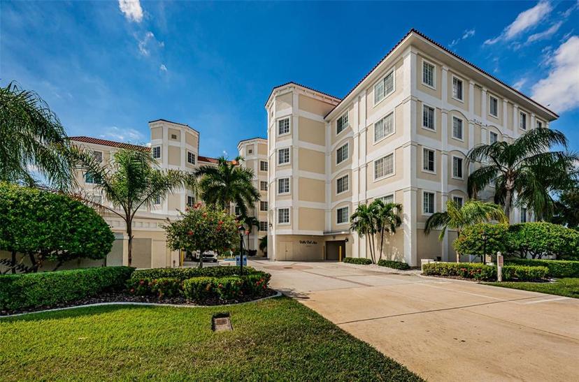 Picture of 1860 N Fort Harrison Avenue Unit 104, Clearwater FL 33755