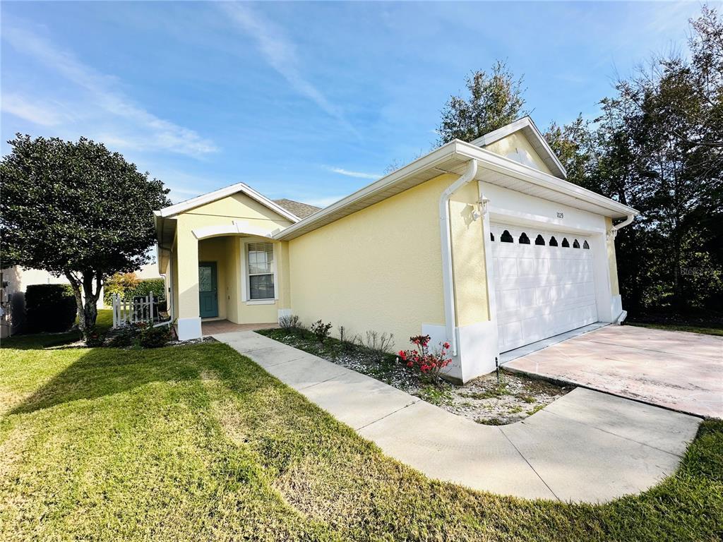 Picture of 1029 Saint Ives Court, Mount Dora, FL 32757