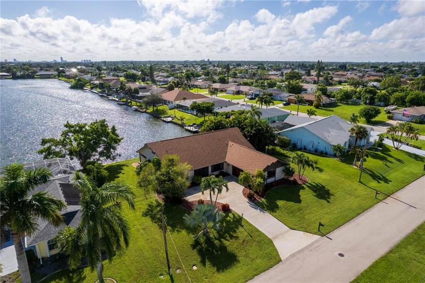 Picture of 327 SE 18Th Avenue, Cape Coral FL 33990