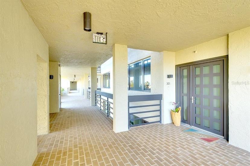 Picture of 1085 Gulf Of Mexico Drive Unit 301, Longboat Key FL 34228