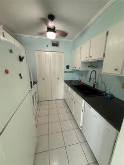 Picture of 1235 S Highland Avenue Unit 2-206, Clearwater, FL 33756