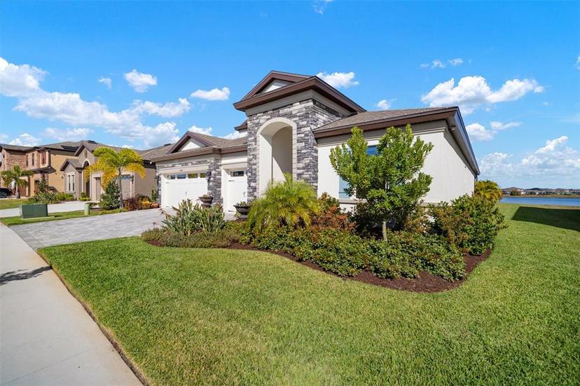 Picture of 14426 Woodland Spur Drive, Lithia FL 33547