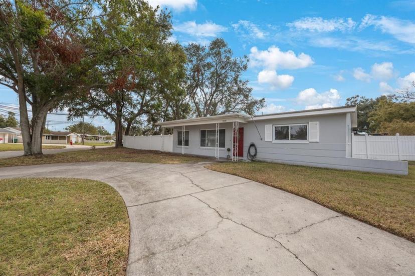 Picture of 10880 Village Green Avenue, Seminole FL 33772