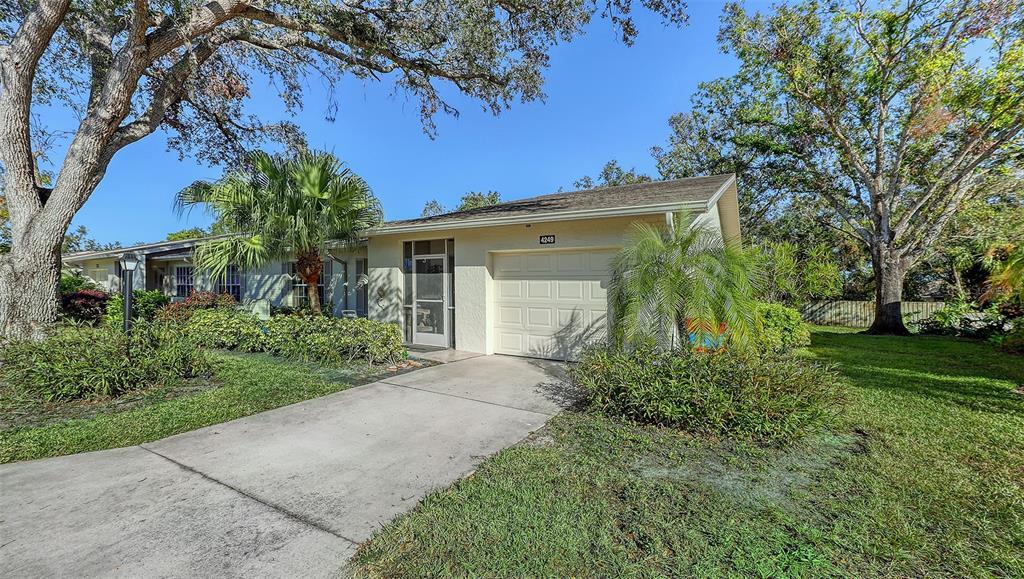 Picture of 4249 Oakhurst Circle E Unit 3034, Sarasota, FL 34233