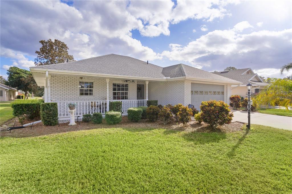 Picture of 950 Beaver Run, Tavares, FL 32778