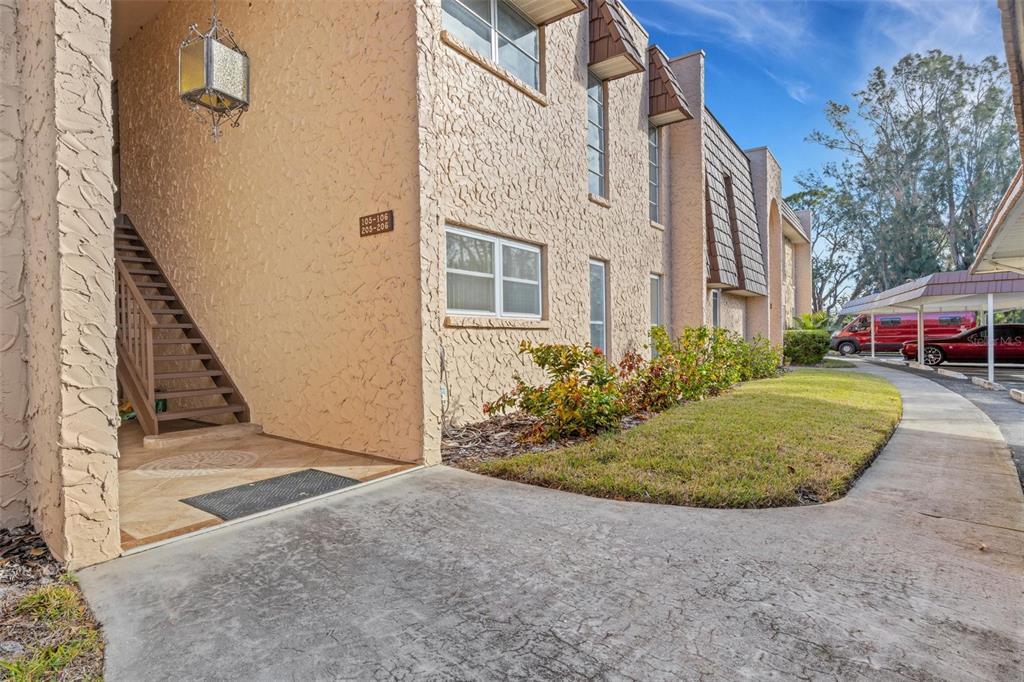 Picture of 105 Aspen Circle Unit 105, Seminole, FL 33777