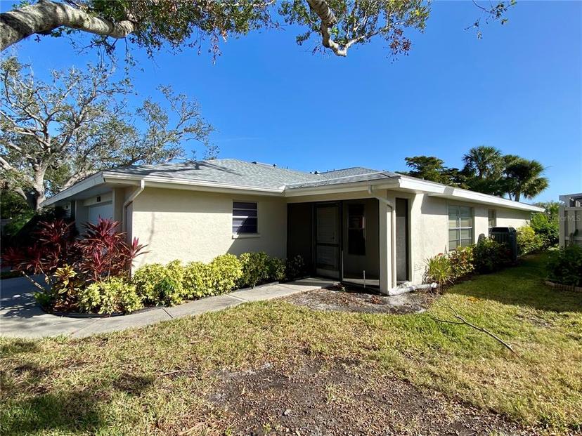 Picture of 4339 Bowling Green Circle Unit 19, Sarasota FL 34233