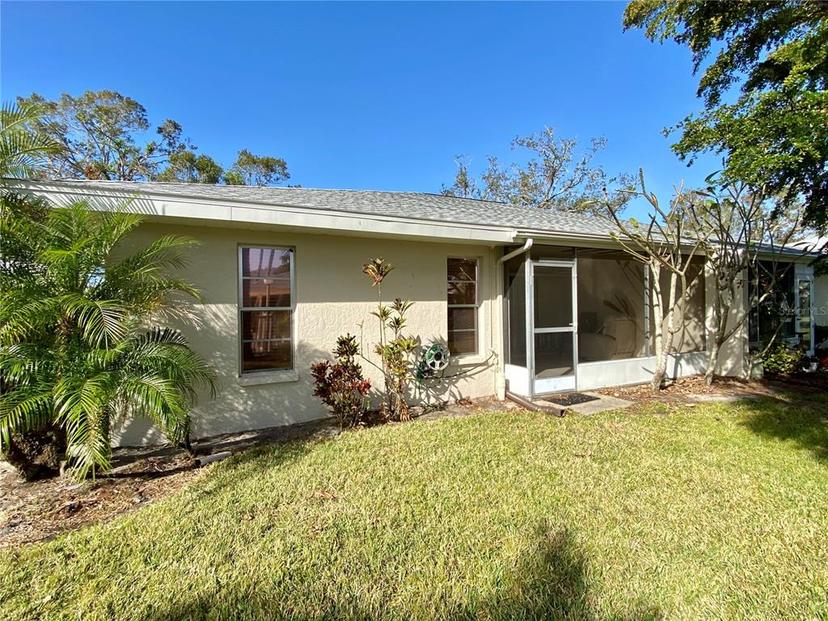 Picture of 4339 Bowling Green Circle Unit 19, Sarasota FL 34233