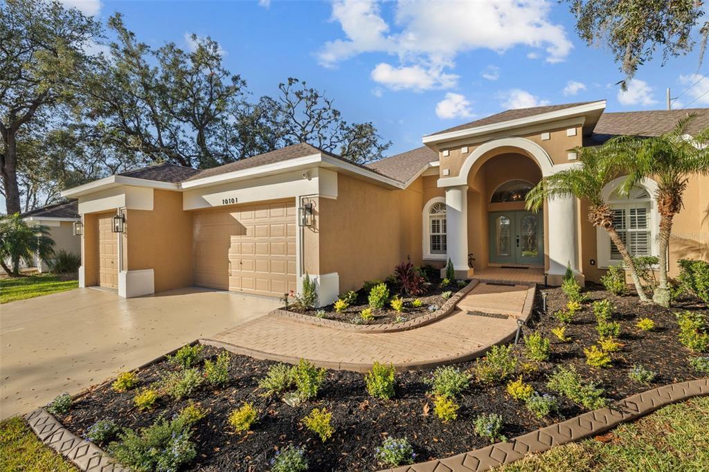 Picture of 10101 Paddock Oaks Drive, Riverview, FL 33569