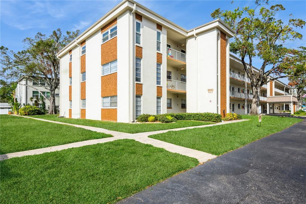 Picture of 5880 38Th Avenue N Unit 310, St Petersburg, FL 33710