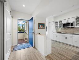 Picture of 1912 Harbourside Drive Unit 603, Longboat Key, FL 34228