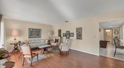 Picture of 1305 Glen Oaks Drive E Unit 130, Sarasota, FL 34232