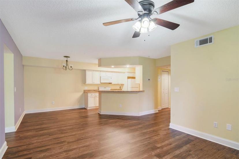 Picture of 814 Crest Pines Drive Unit 928, Orlando FL 32828