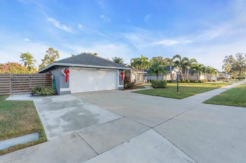 Picture of 4877 Post Pointe Drive, Sarasota FL 34233